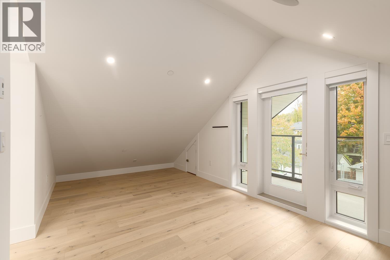 3075 COURTENAY STREET, Vancouver