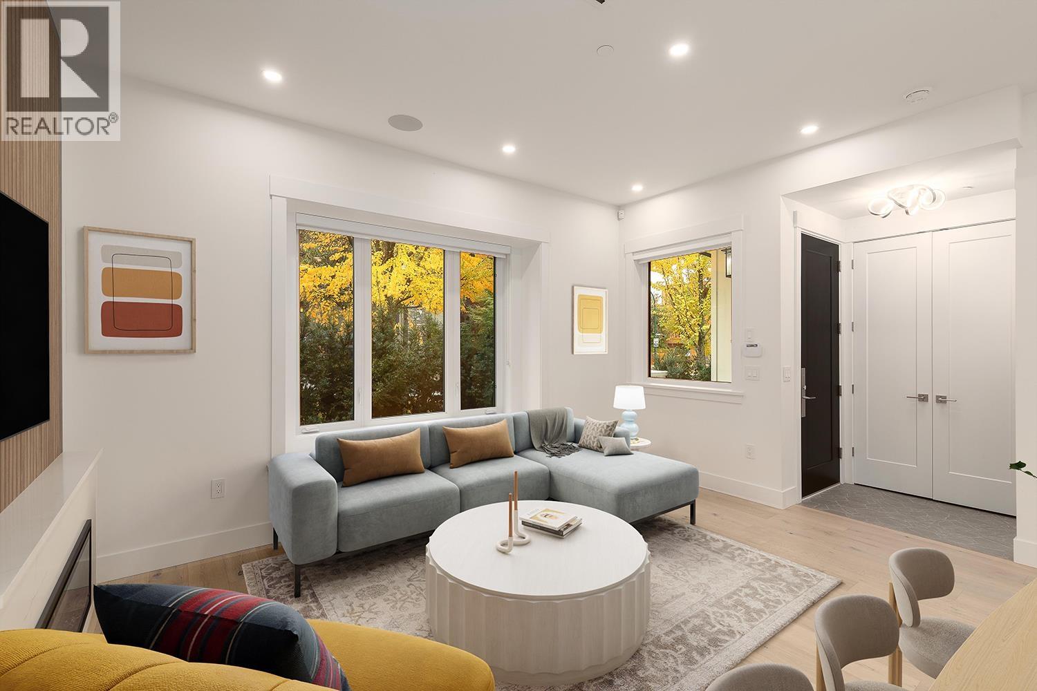 3075 COURTENAY STREET, Vancouver