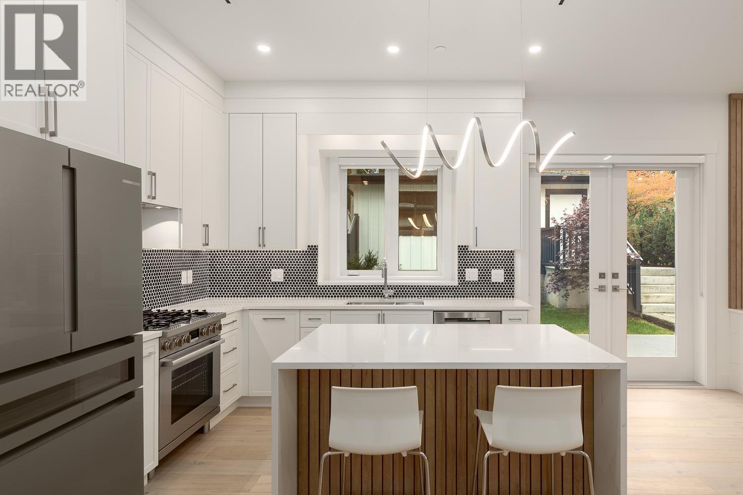 3075 COURTENAY STREET, Vancouver