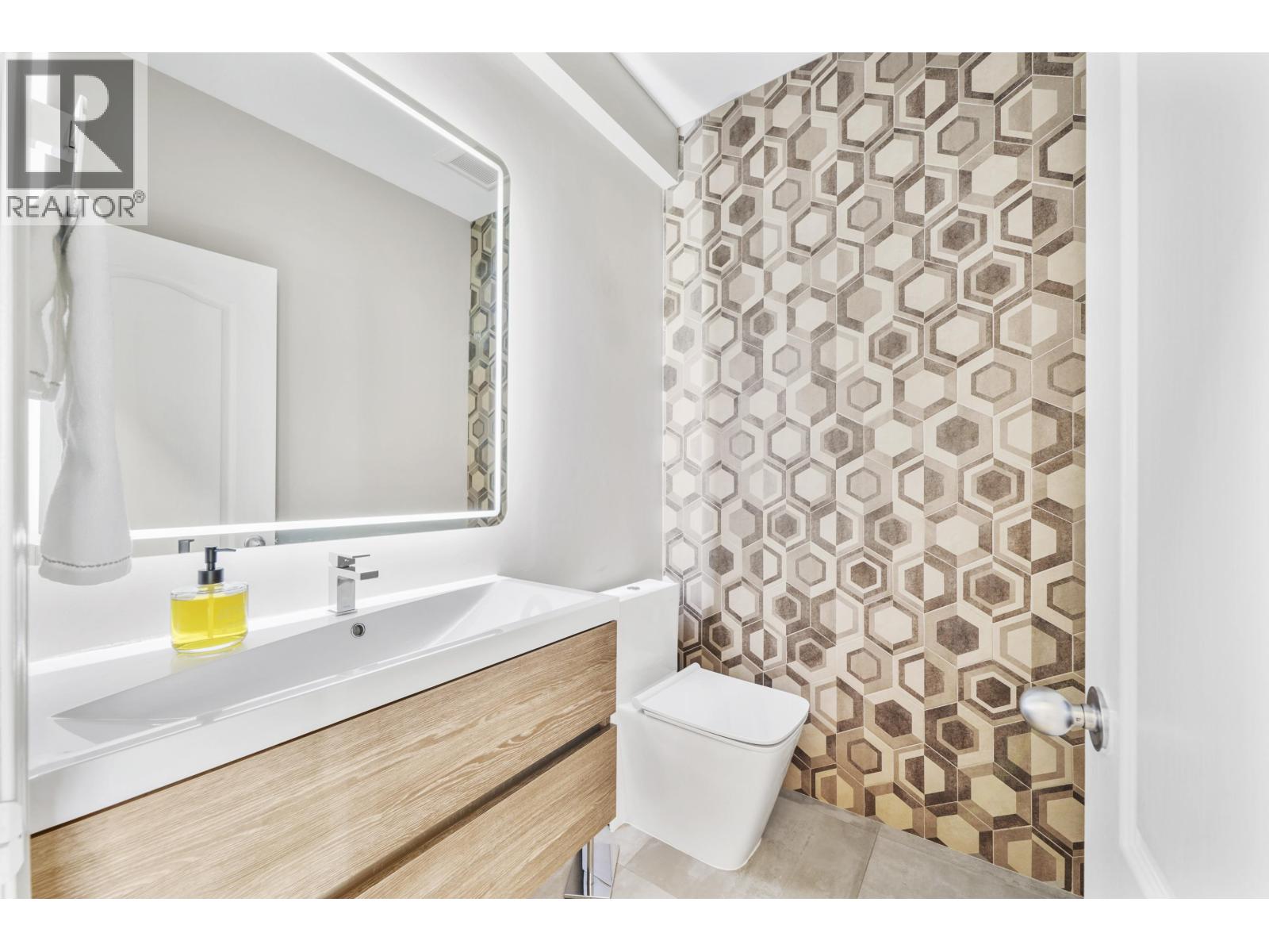 1220 YANGTZE PLACE, Port Coquitlam