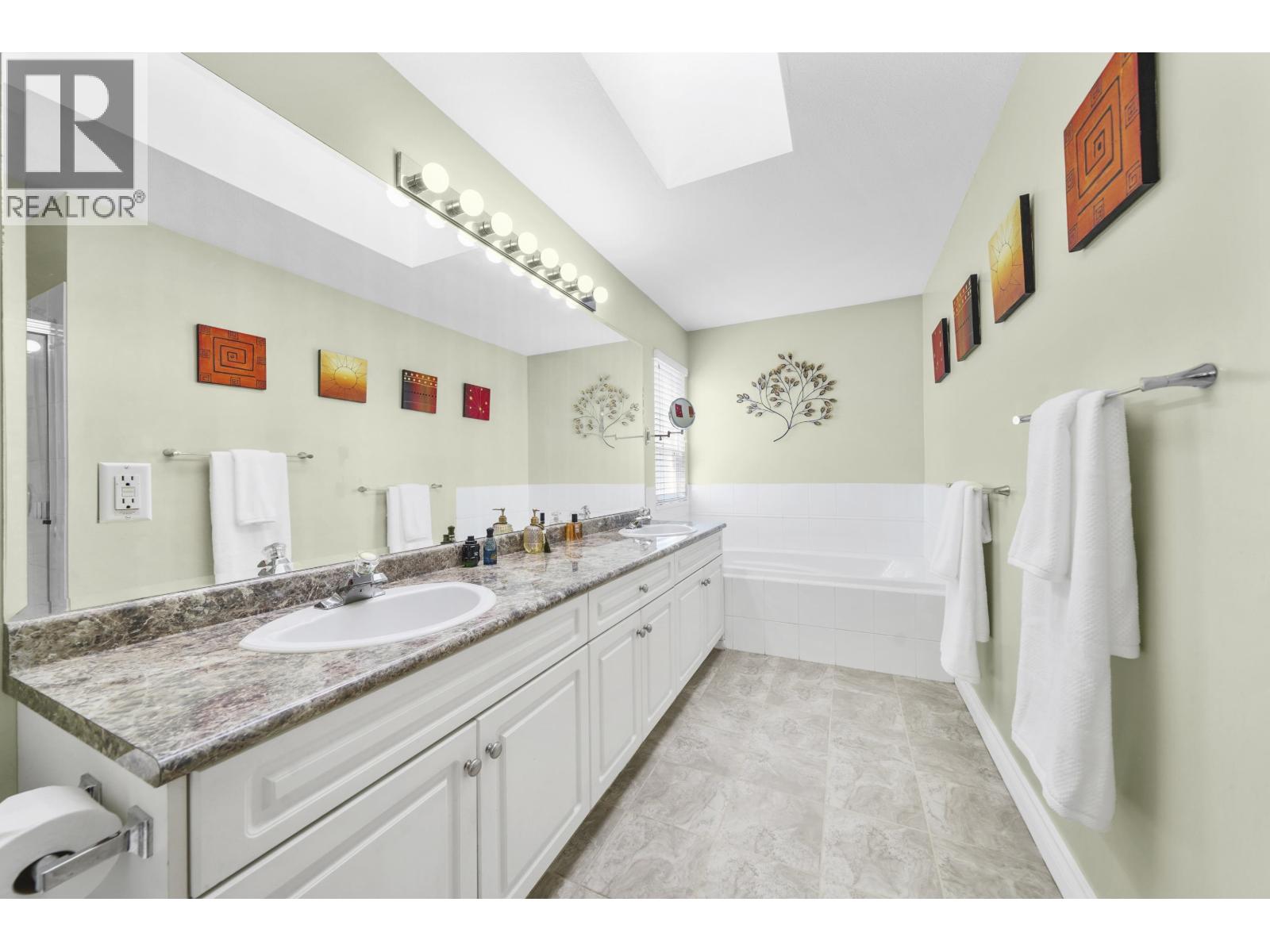 1220 YANGTZE PLACE, Port Coquitlam