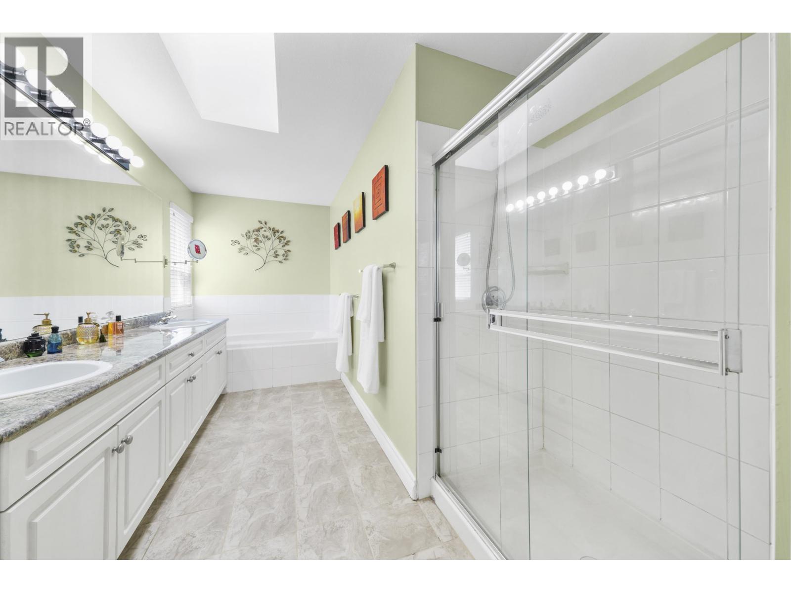 1220 YANGTZE PLACE, Port Coquitlam