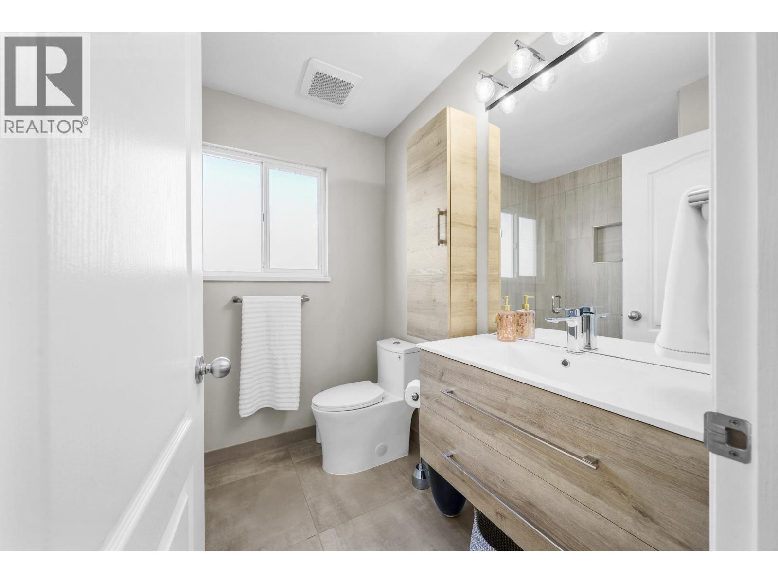 1220 YANGTZE PLACE, Port Coquitlam