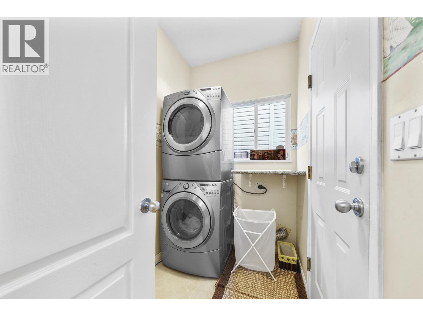 1220 YANGTZE PLACE, Port Coquitlam