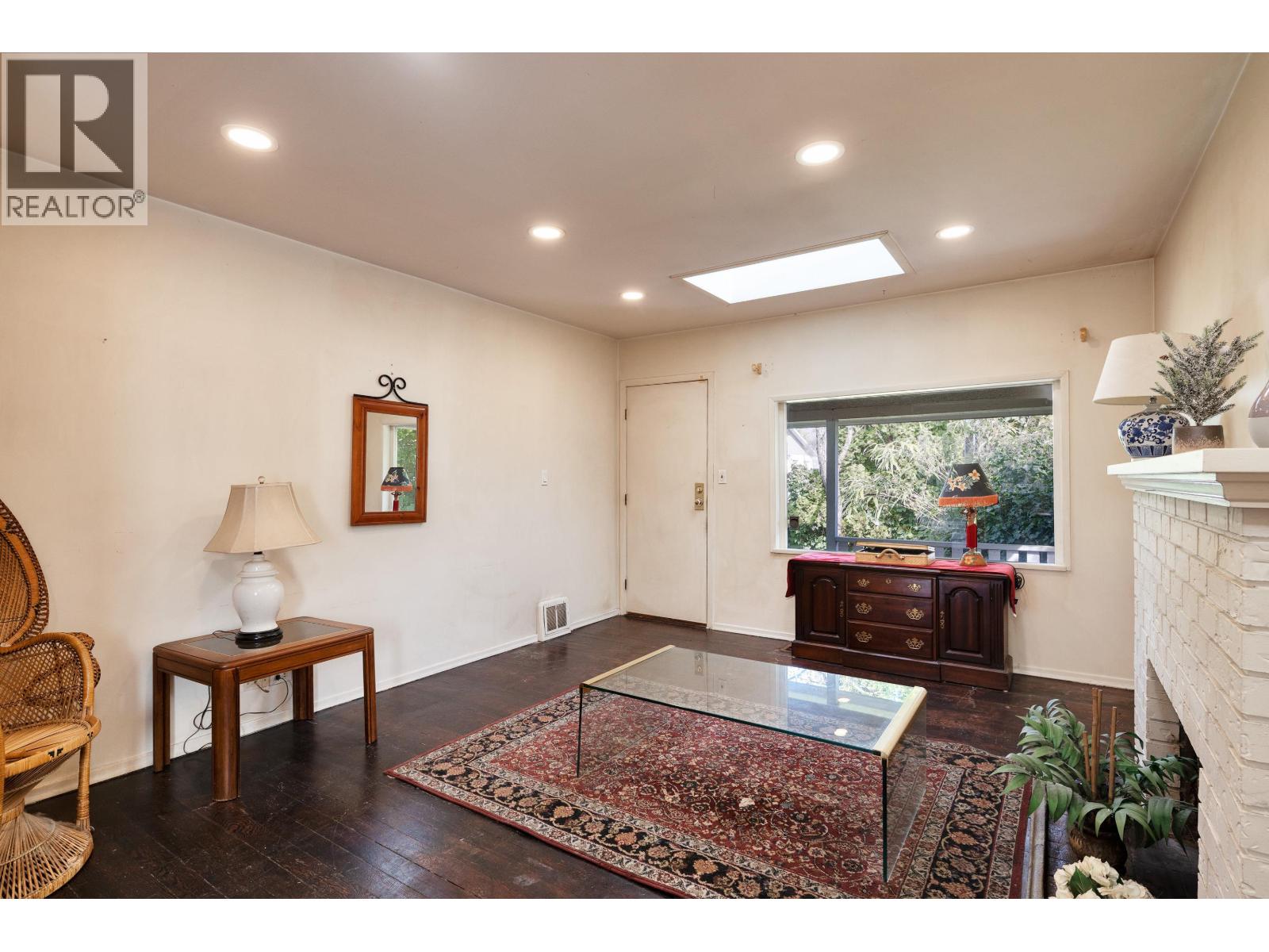 445 W QUEENS ROAD, North Vancouver