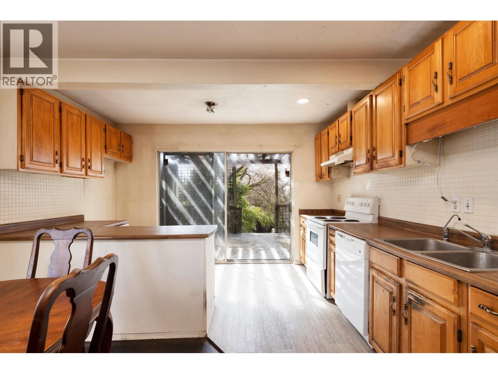 445 W QUEENS ROAD, North Vancouver