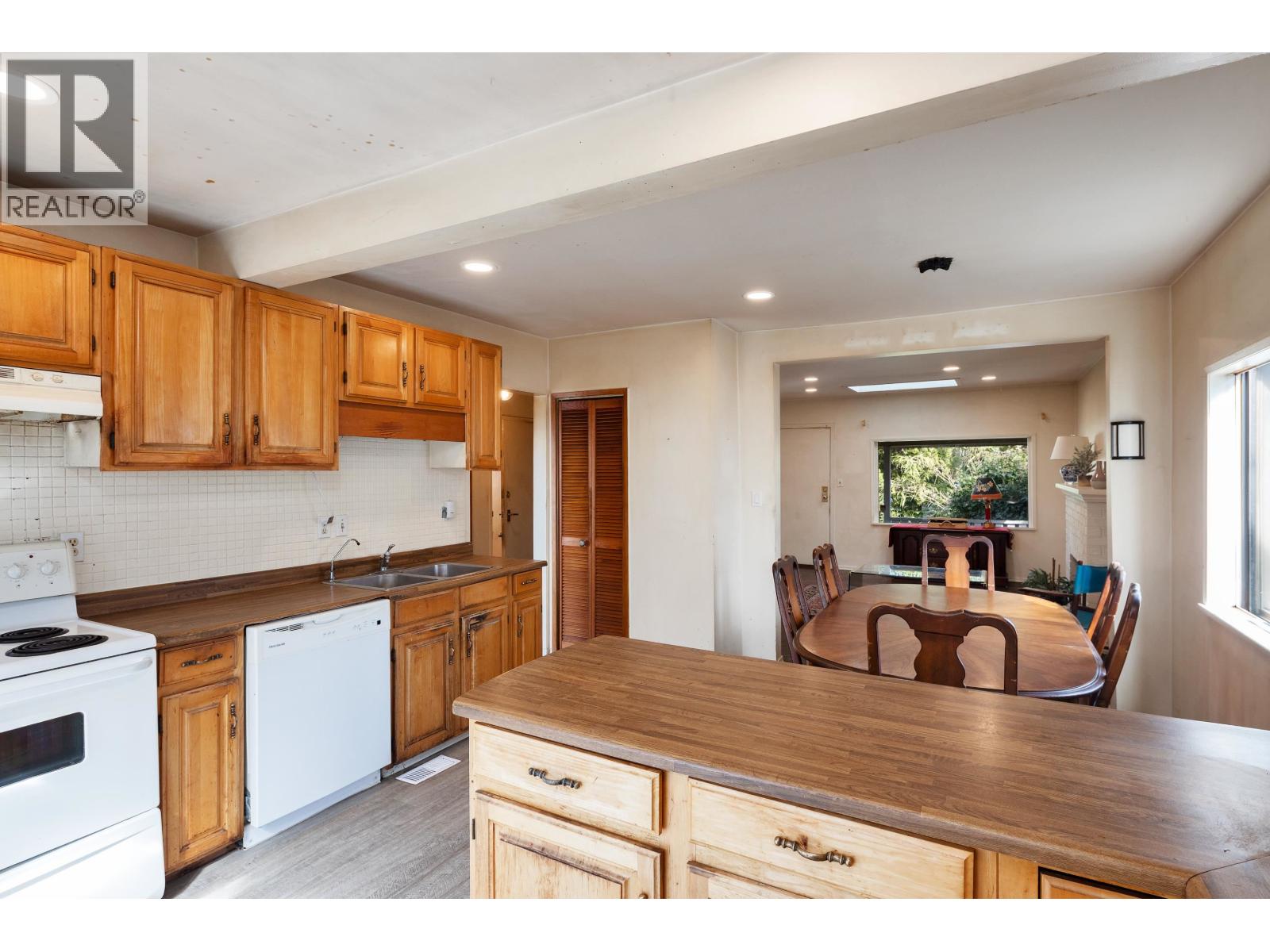 445 W QUEENS ROAD, North Vancouver