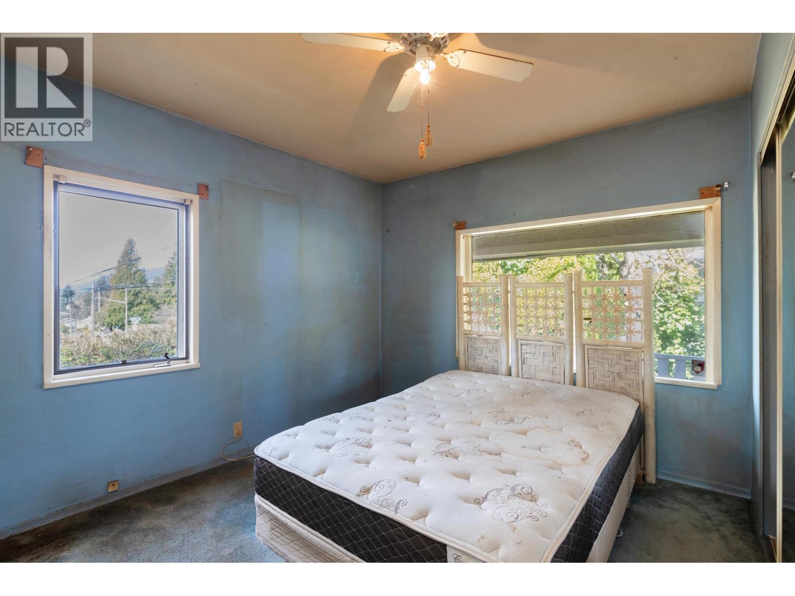 445 W QUEENS ROAD, North Vancouver
