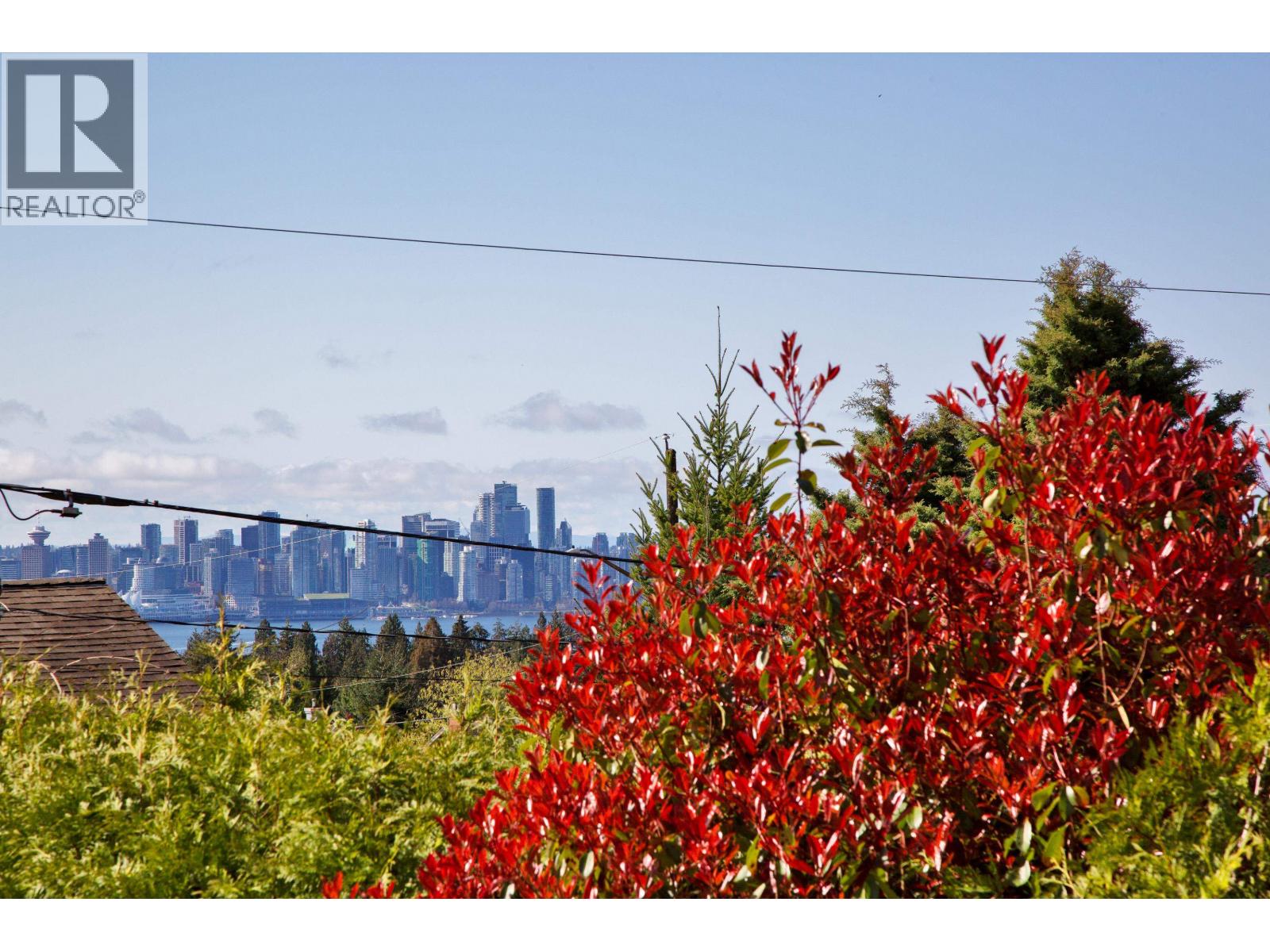 445 W QUEENS ROAD, North Vancouver
