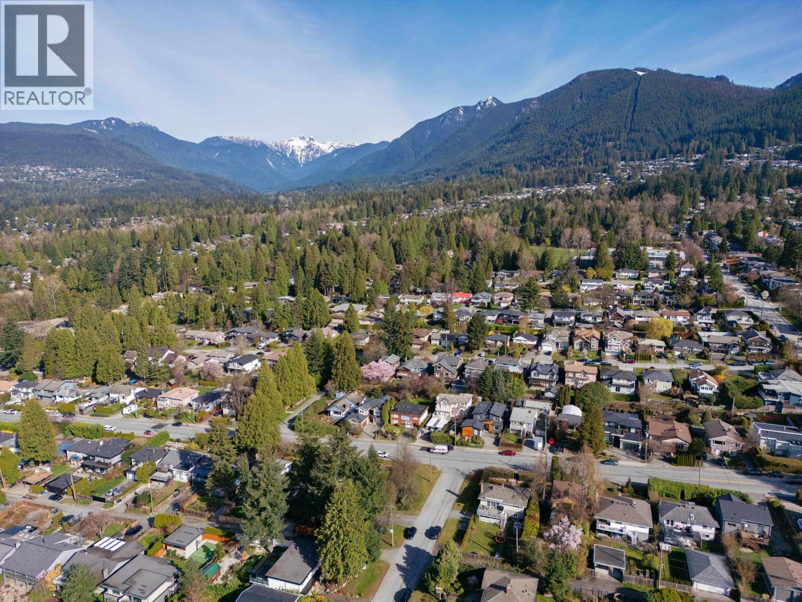 445 W QUEENS ROAD, North Vancouver