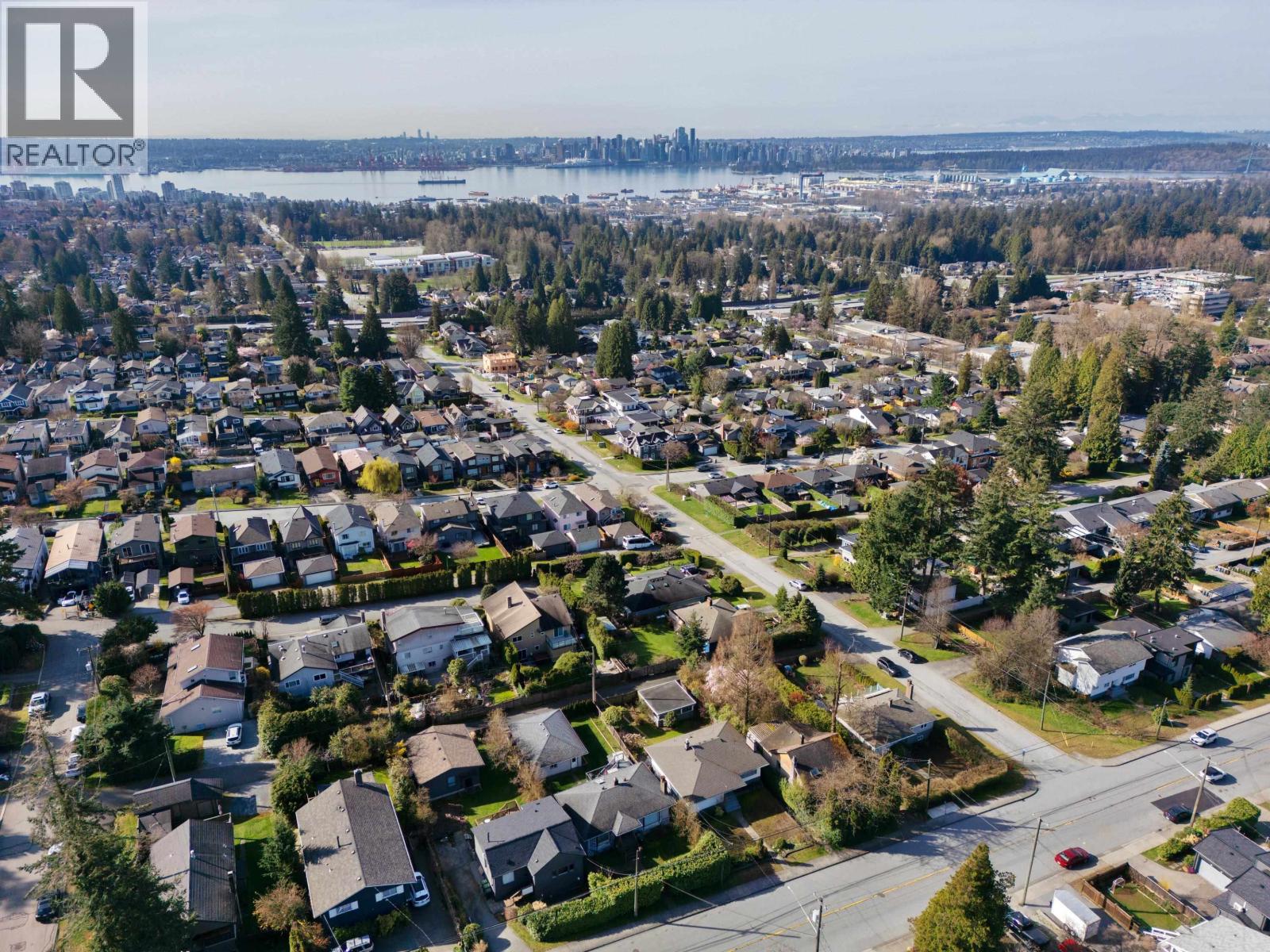 445 W QUEENS ROAD, North Vancouver