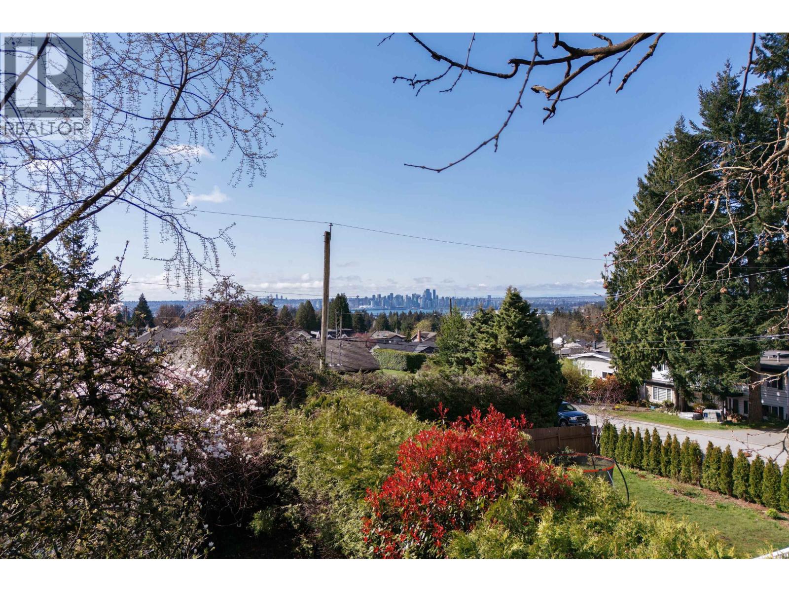 445 W QUEENS ROAD, North Vancouver