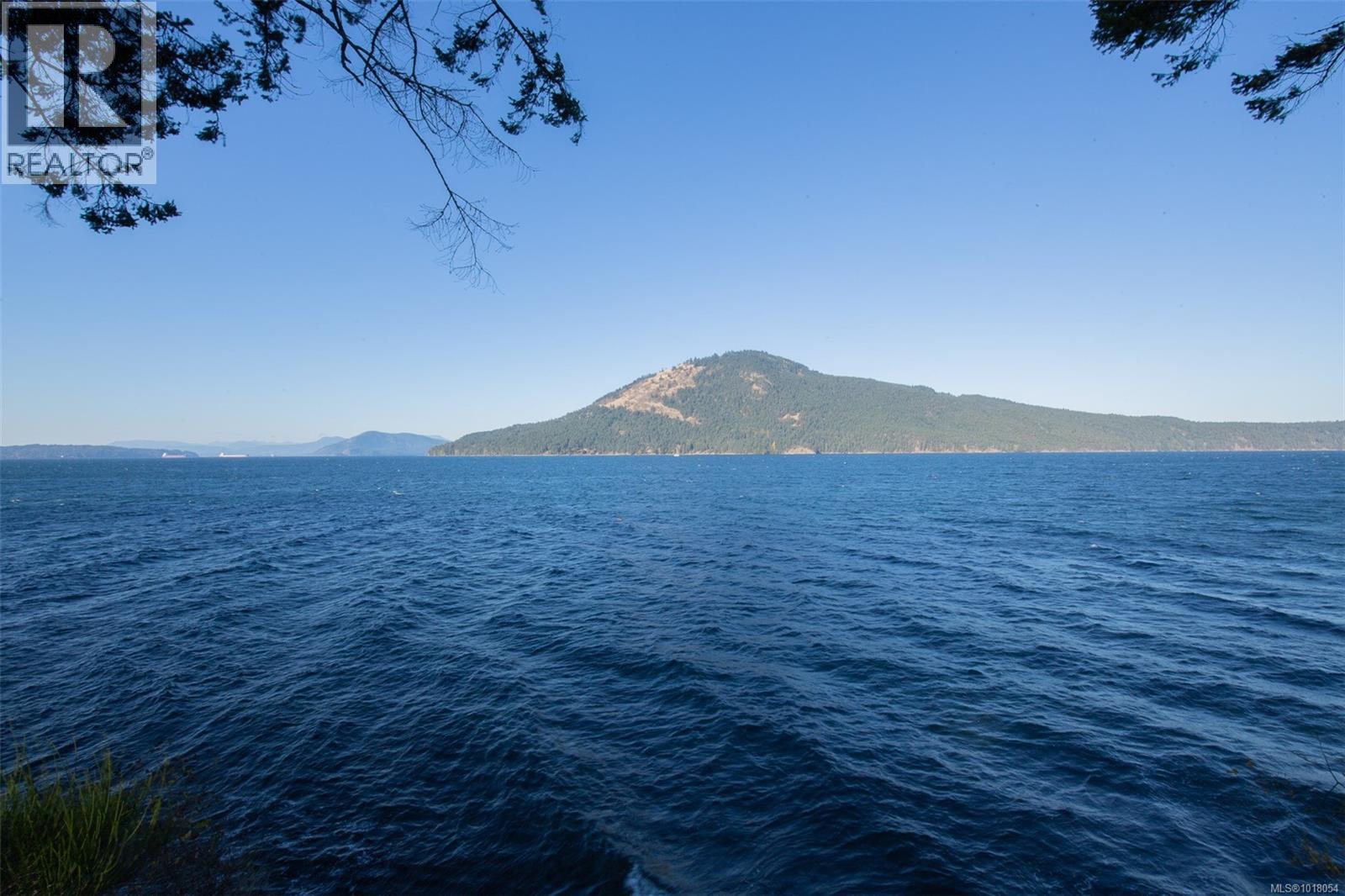  760 Lands End Road, North Saanich