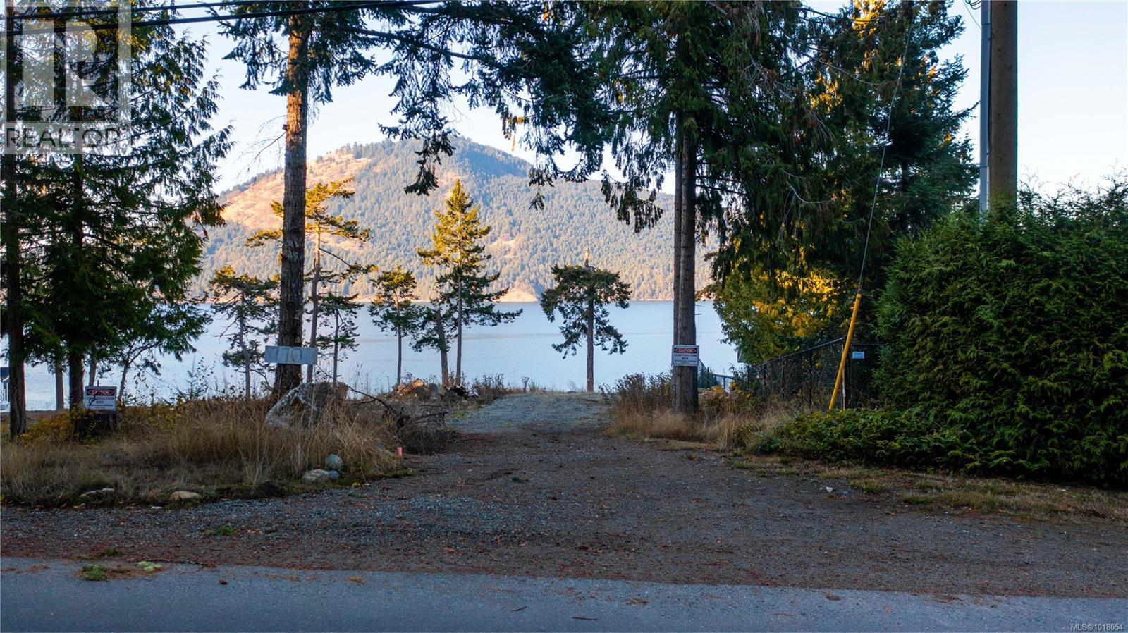  760 Lands End Road, North Saanich