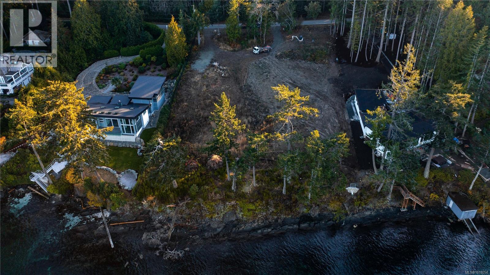  760 Lands End Road, North Saanich