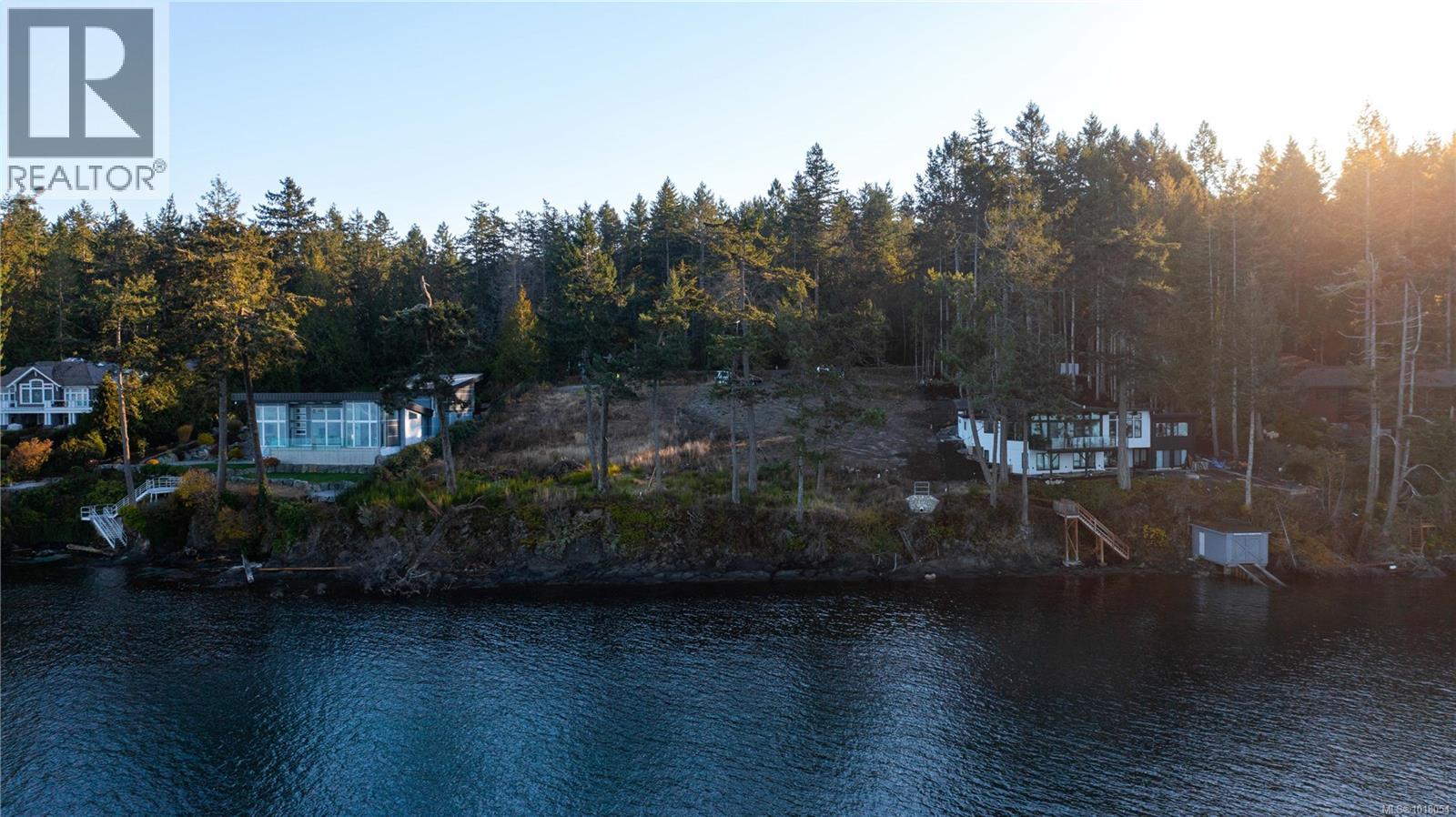 760 Lands End Road, North Saanich