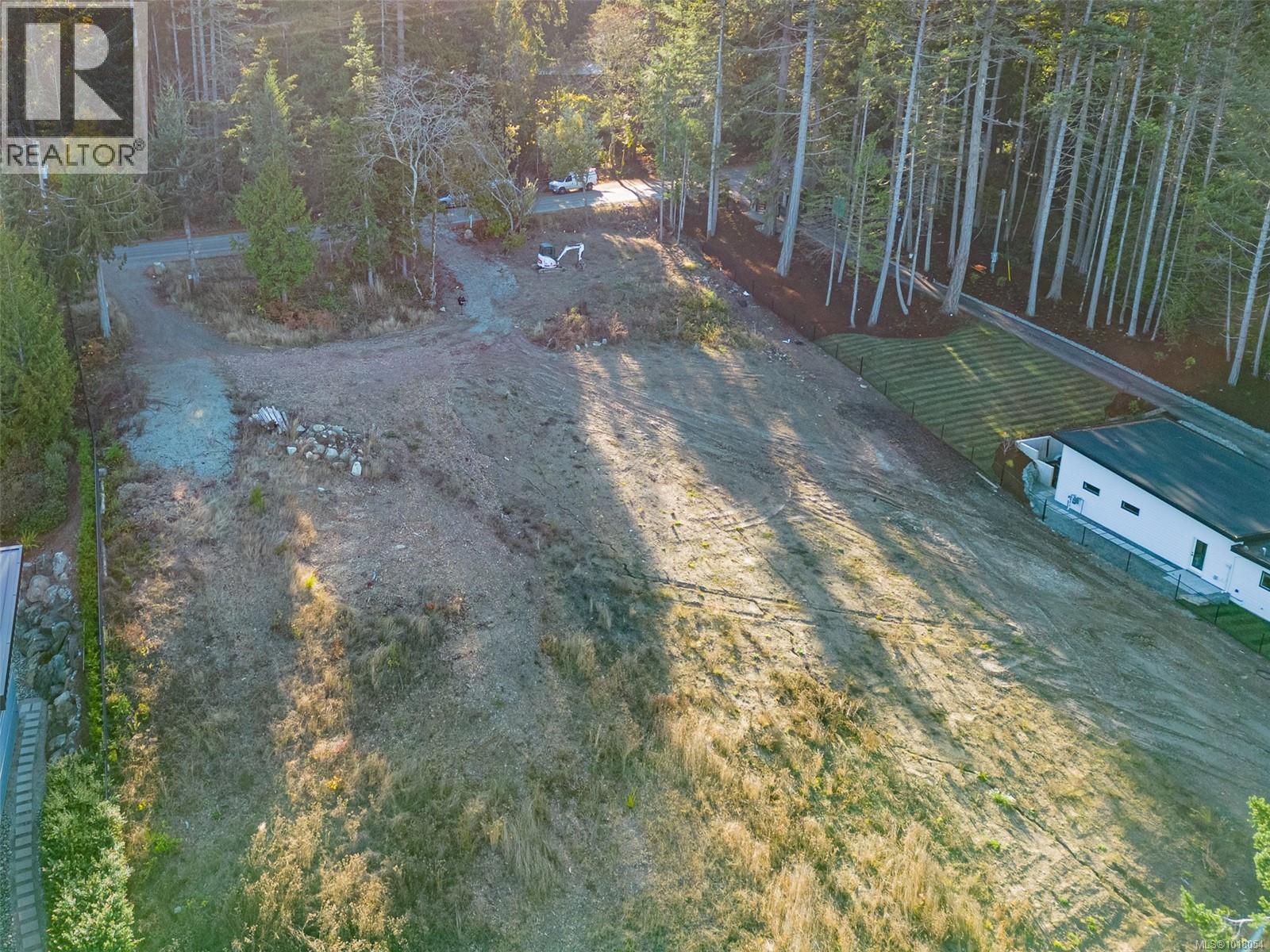  760 Lands End Road, North Saanich