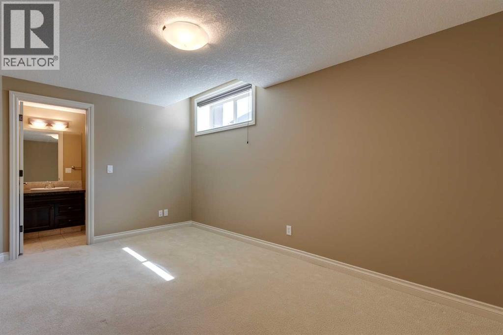 Single Family House for Sale in  Tuscany Ravine Heights NW Tuscany Calgary 