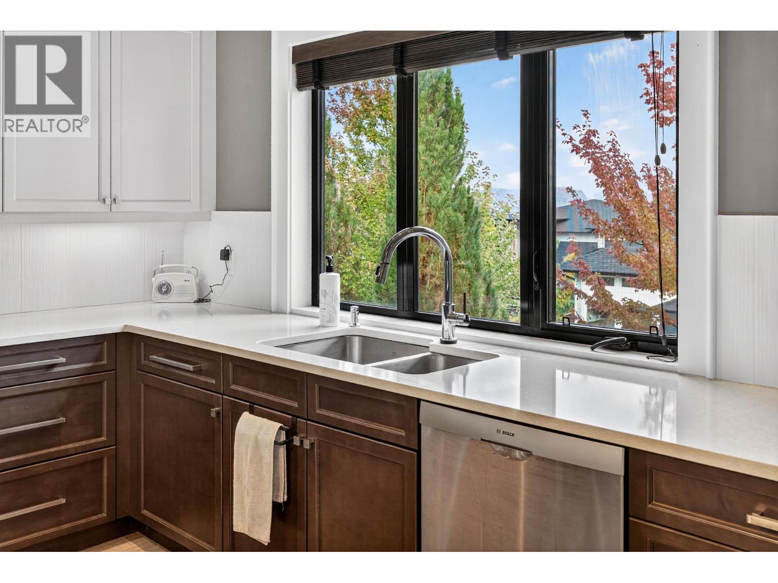  460 Rockview Lane, Kelowna