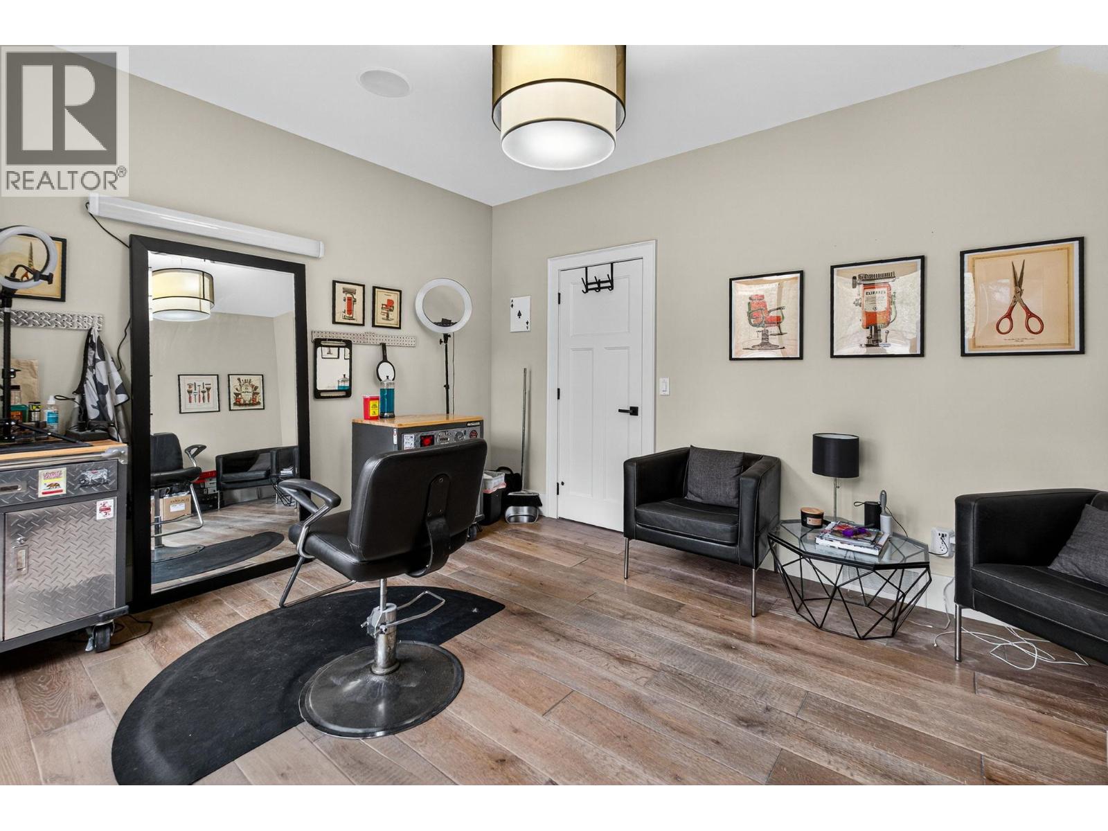  460 Rockview Lane, Kelowna