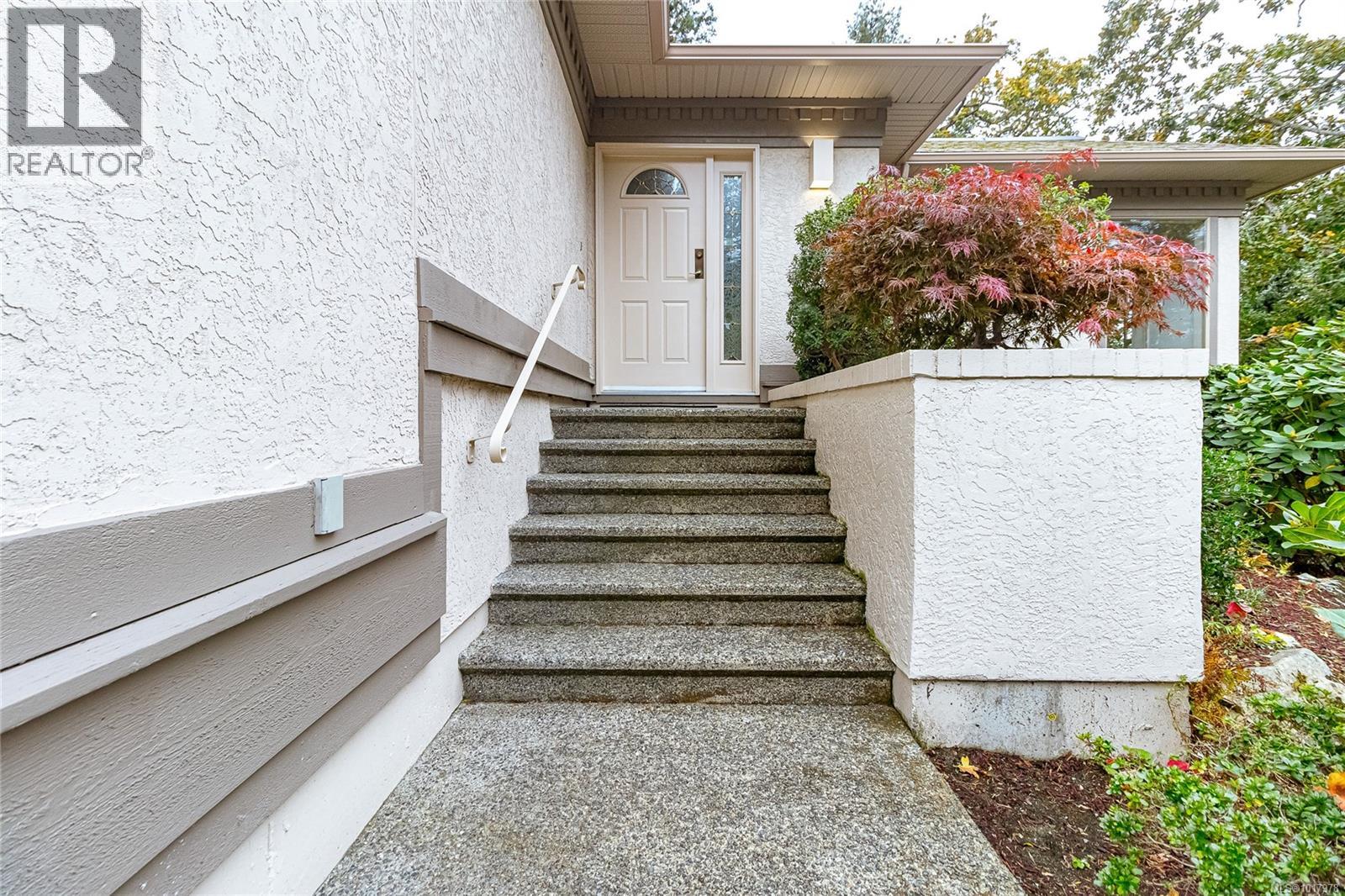 47 4300 Stoneywood Lane, Saanich