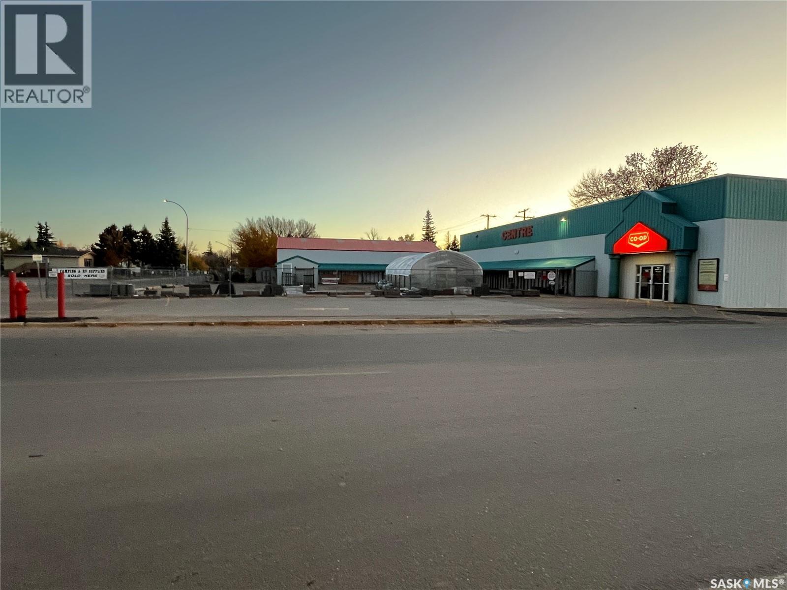 101 Sidney STREET - Photo 3 of 17, Maple Creek, Saskatchewan