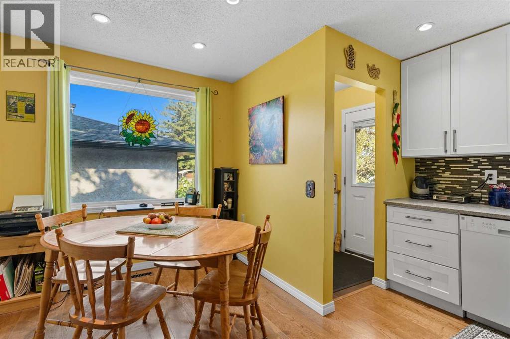 Single Family House Bi-level for Sale in  Lynnbrook Road SE Ogden Calgary 