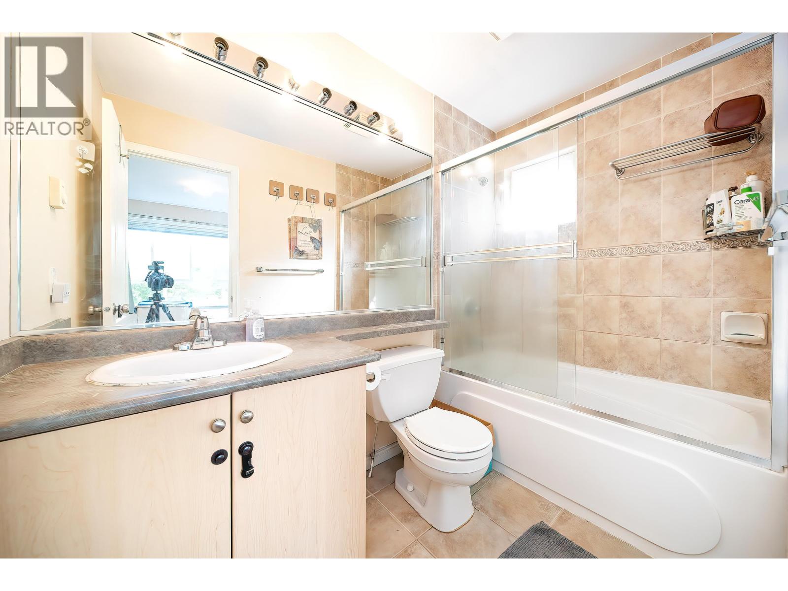 #15-9288 KEEFER Avenue, Richmond