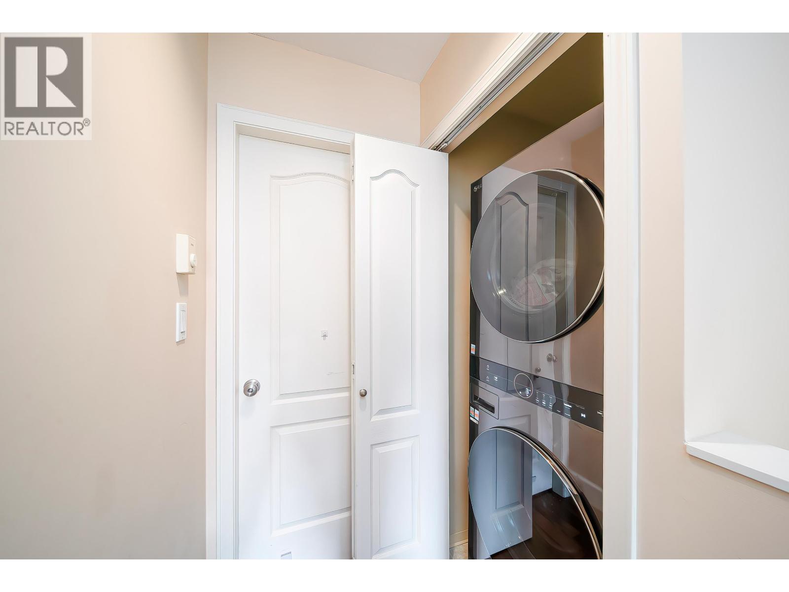 #15-9288 KEEFER Avenue, Richmond