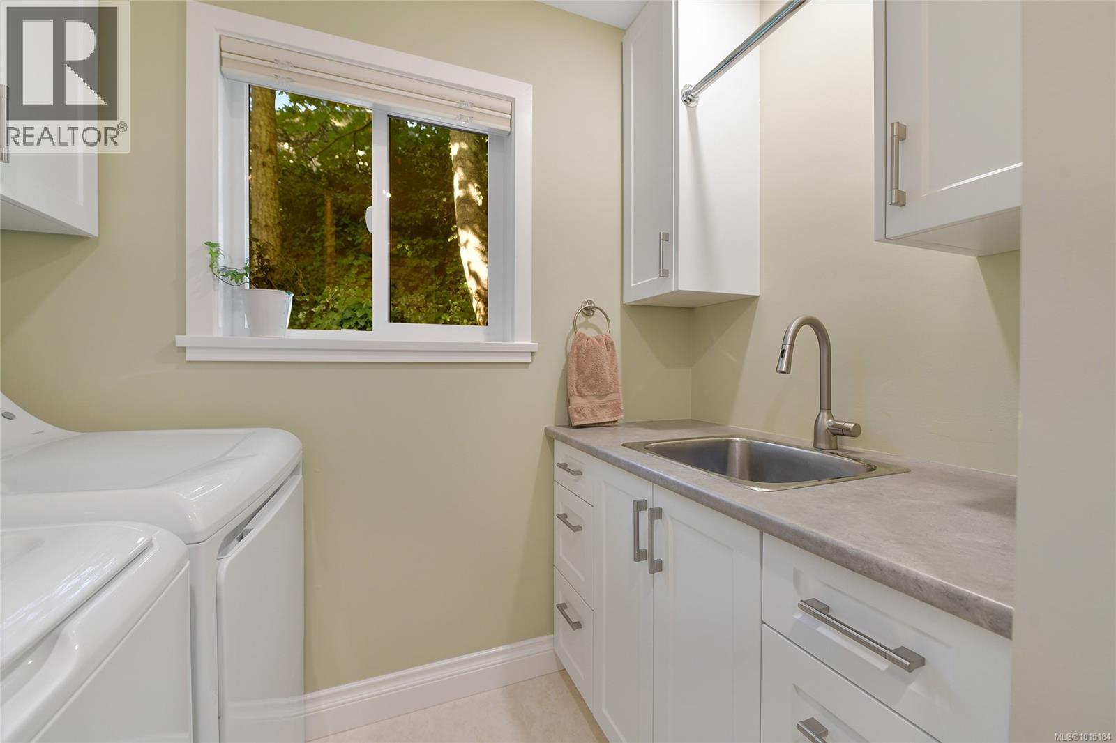  4467 Autumnwood Lane, Saanich