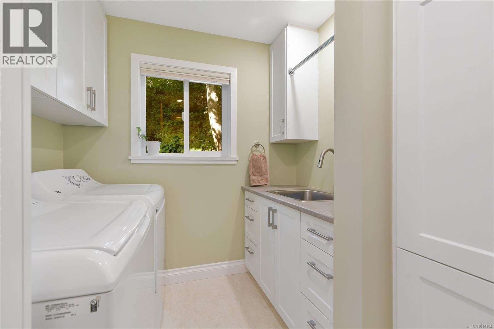  4467 Autumnwood Lane, Saanich