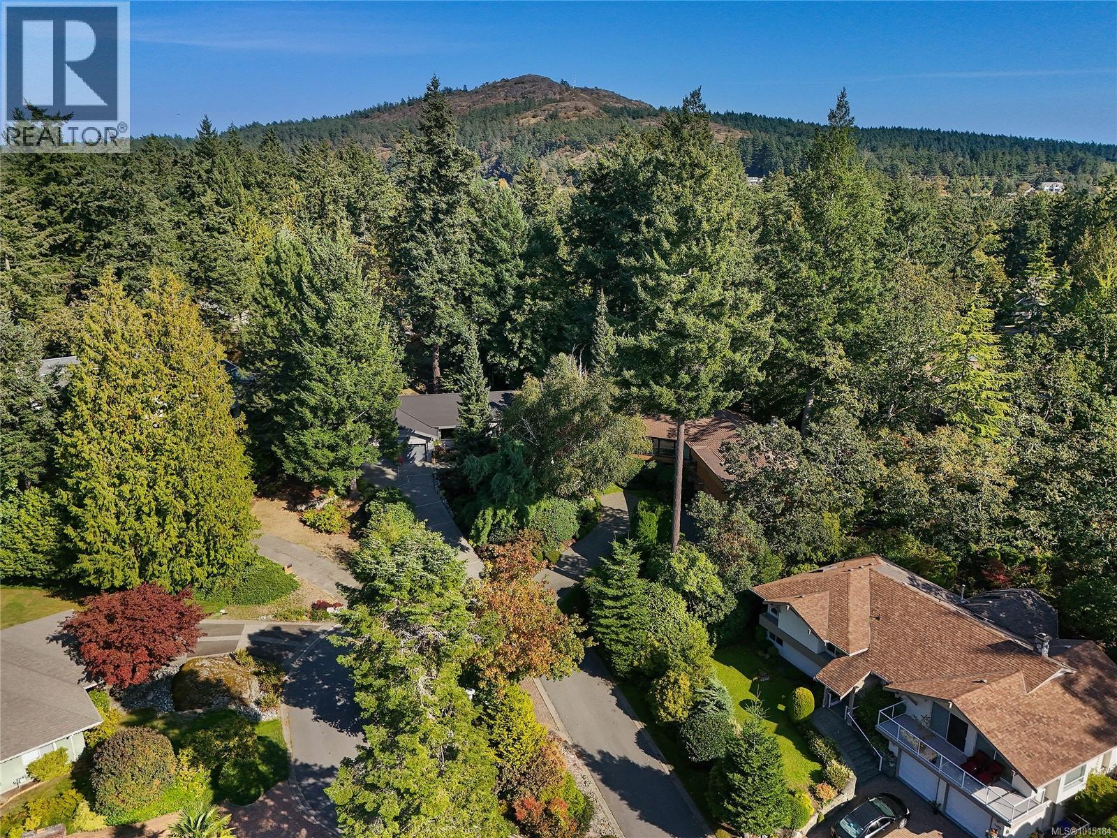  4467 Autumnwood Lane, Saanich