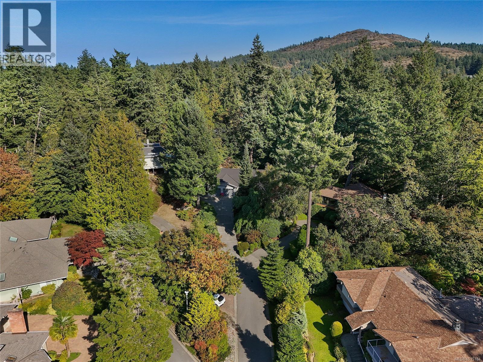  4467 Autumnwood Lane, Saanich