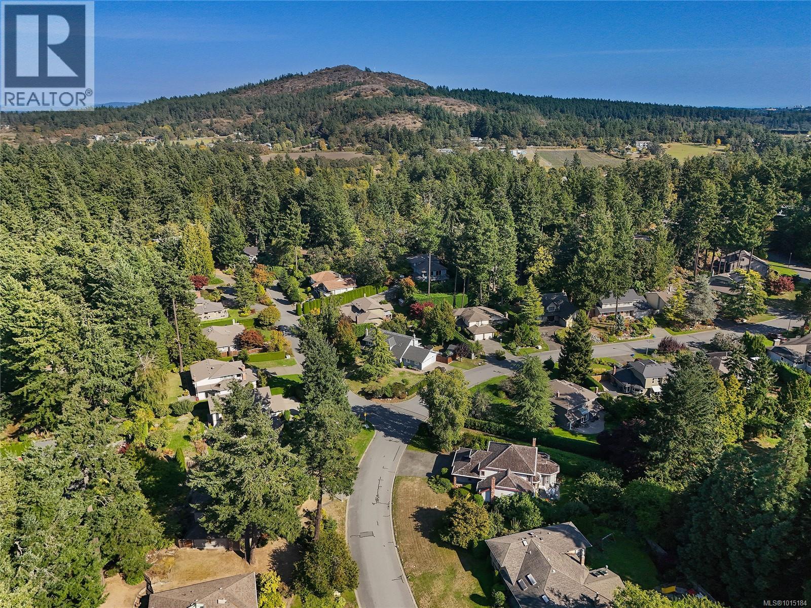  4467 Autumnwood Lane, Saanich