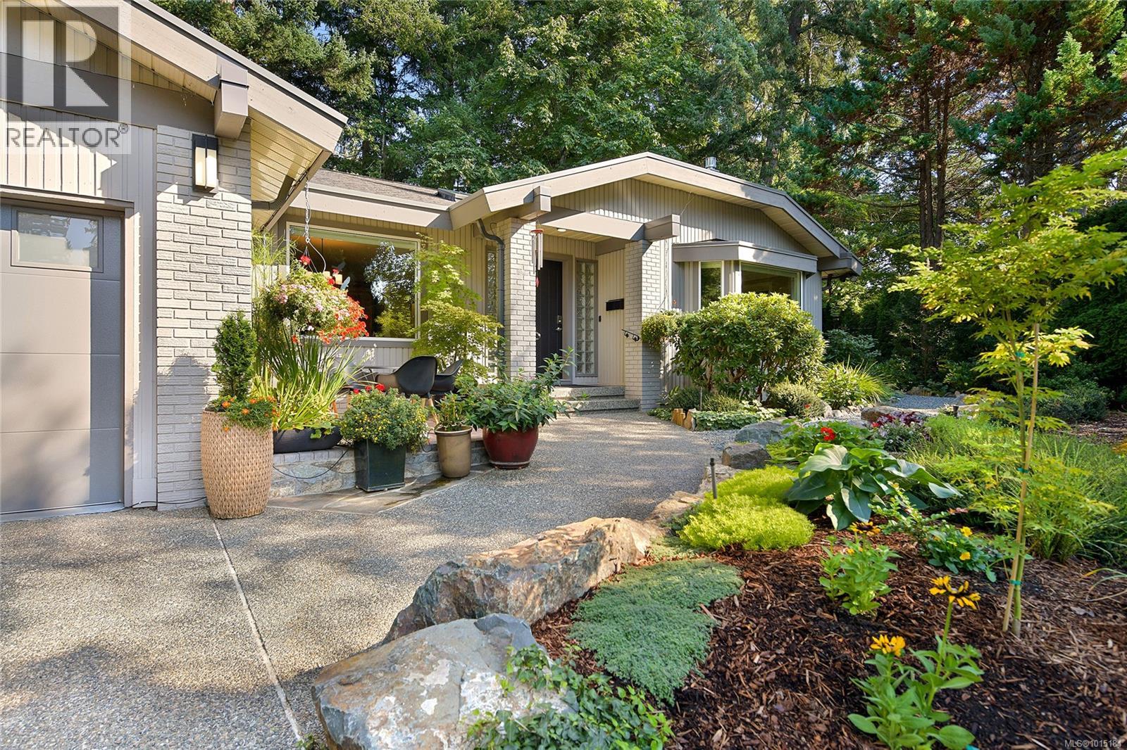  4467 Autumnwood Lane, Saanich