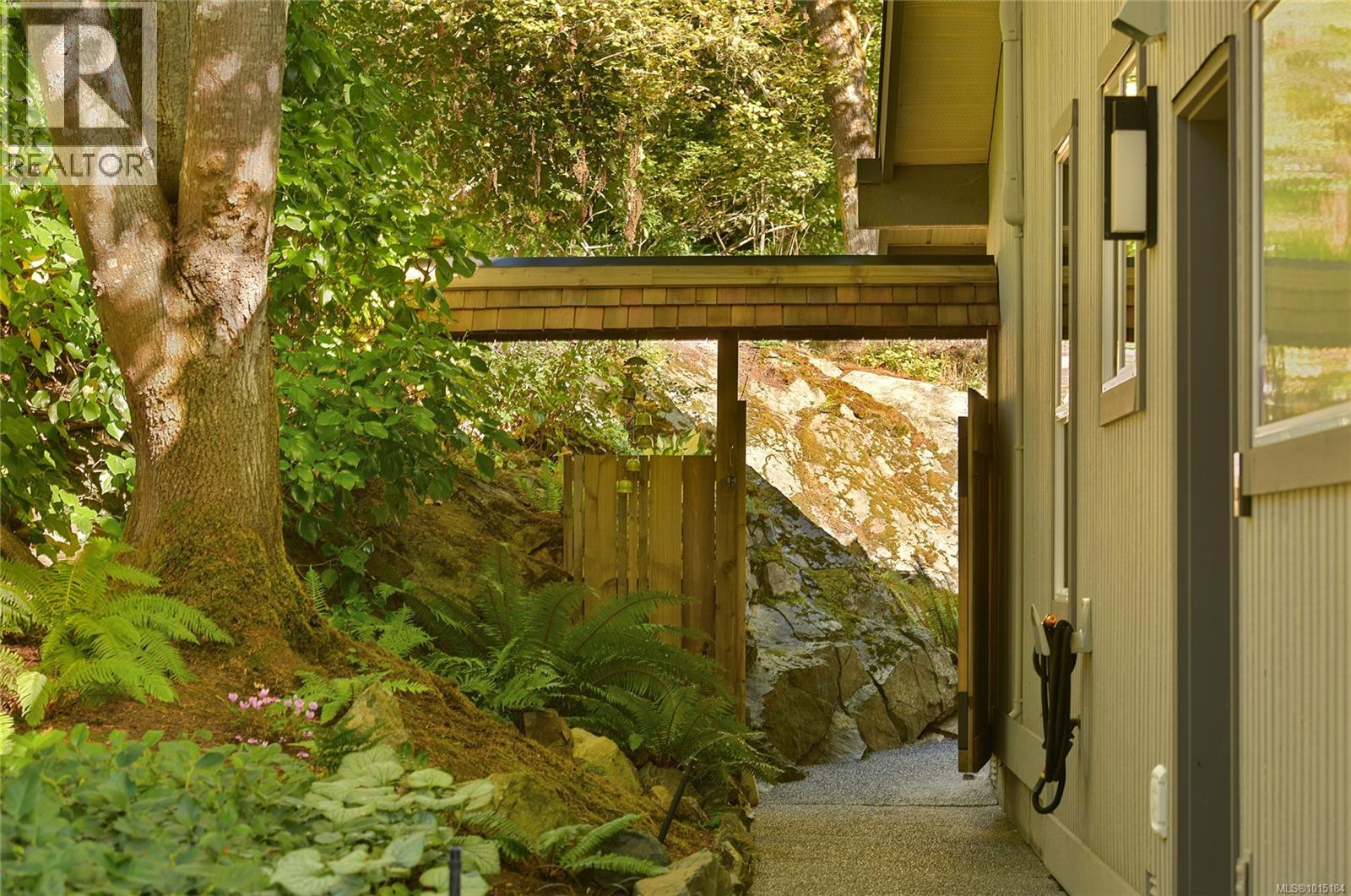  4467 Autumnwood Lane, Saanich