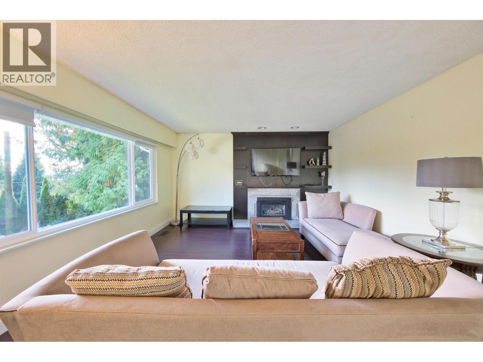 3915 WESTRIDGE AVENUE, West Vancouver