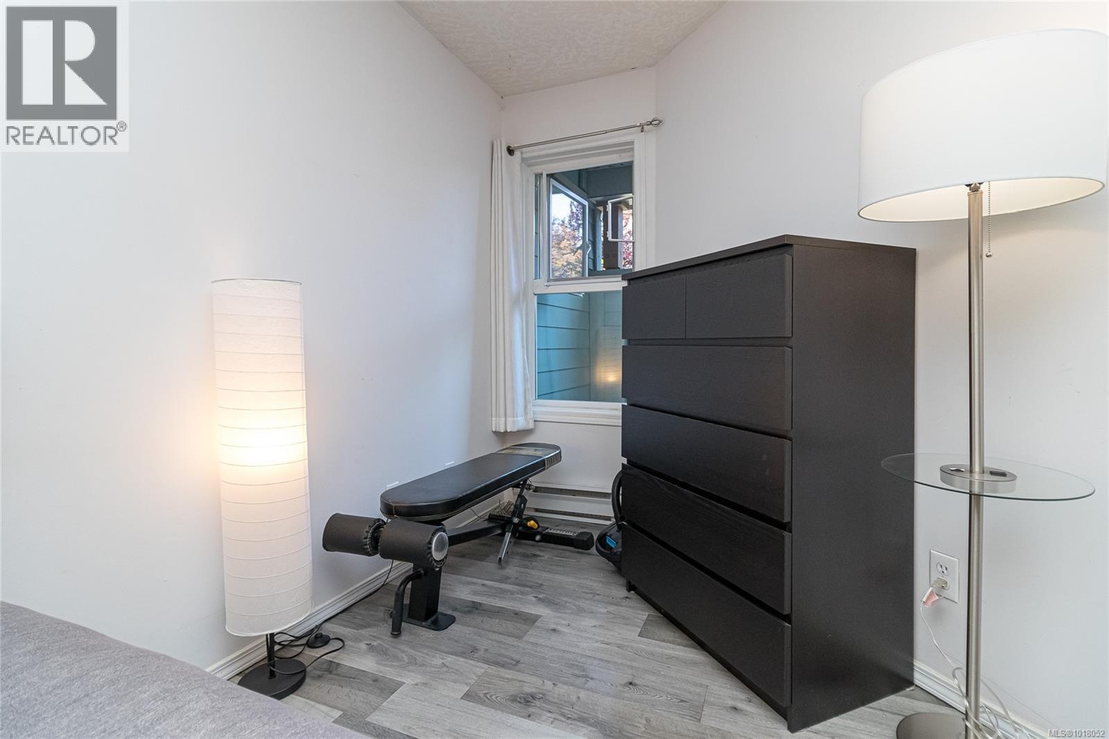 Single Family House for Sale in   Marsett Pl Park Royal Place Saanich 