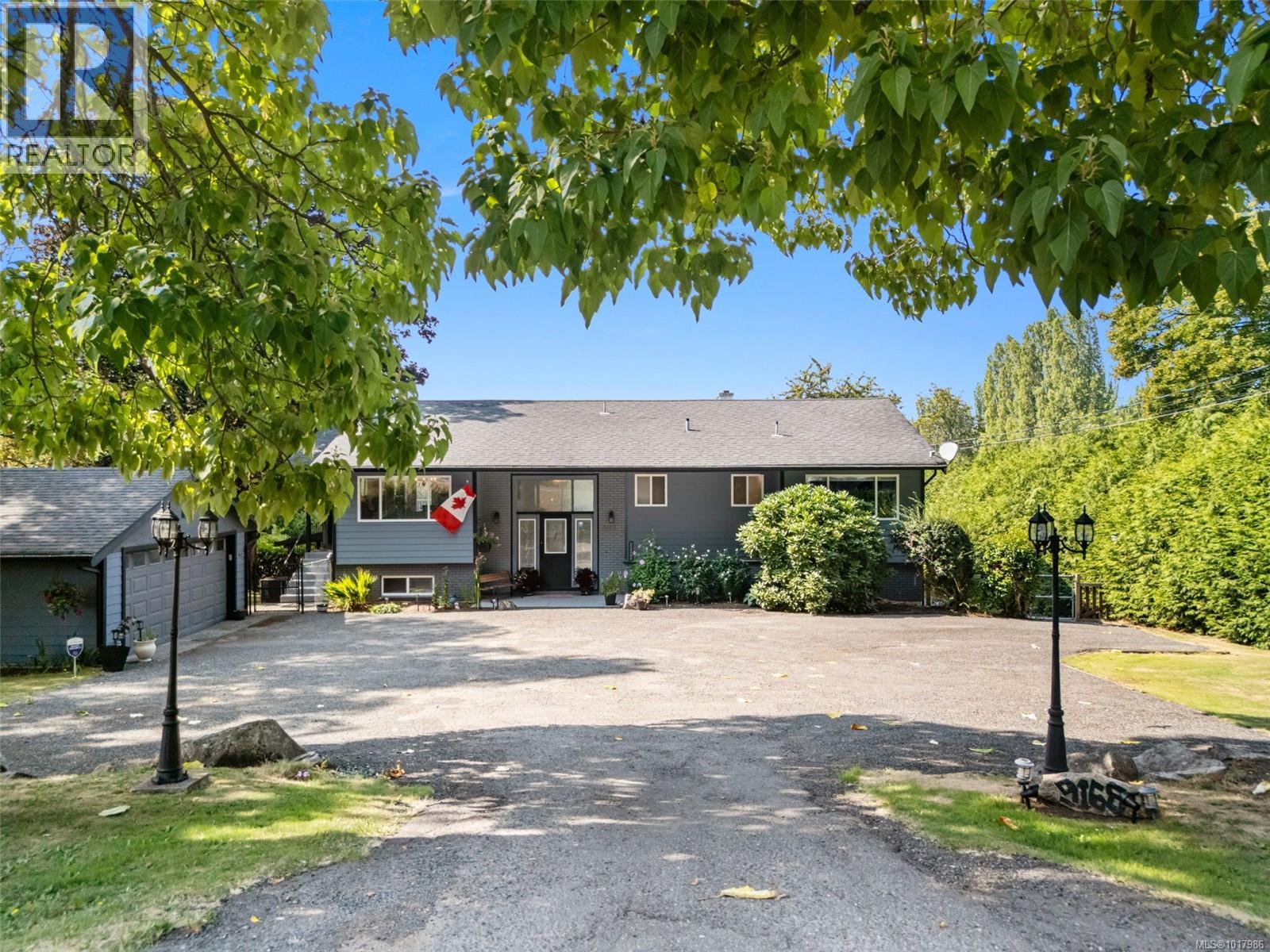 9168 West Saanich Rd, North Saanich