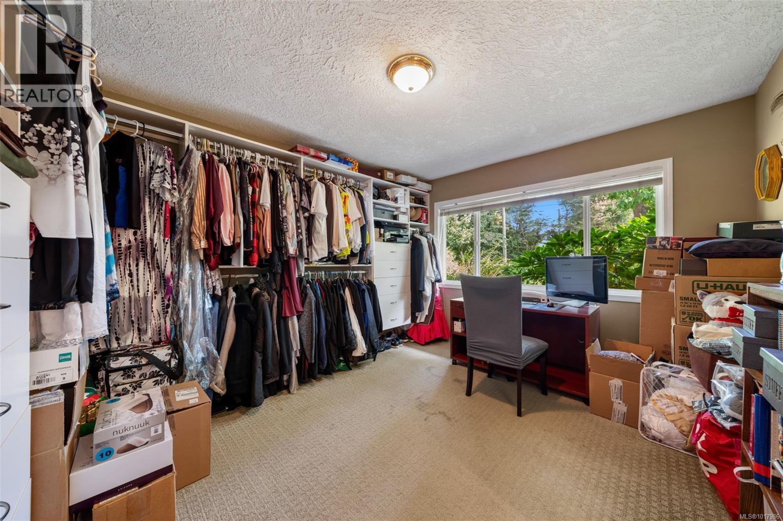 9168 West Saanich Rd, North Saanich