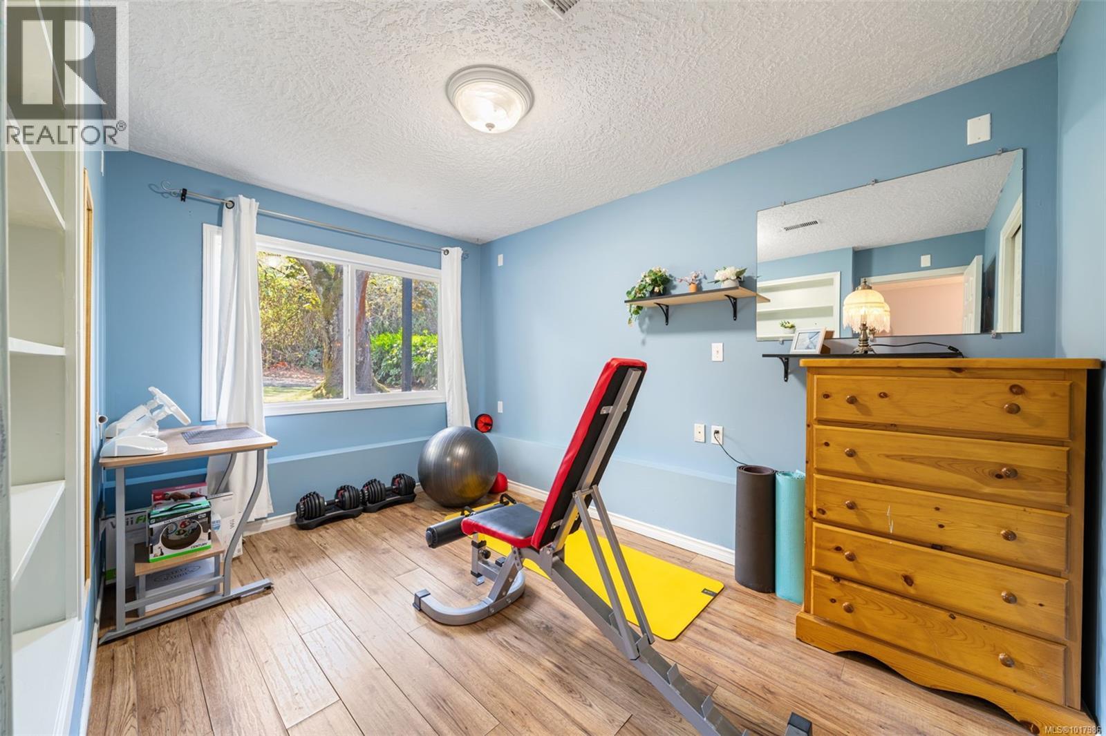9168 West Saanich Rd, North Saanich