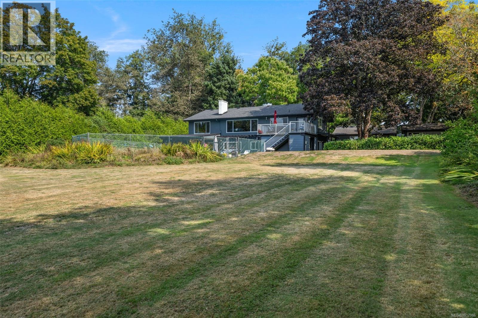 9168 West Saanich Rd, North Saanich