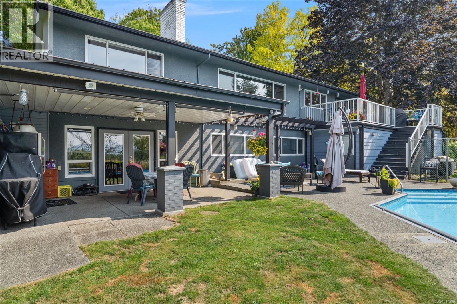 9168 West Saanich Rd, North Saanich