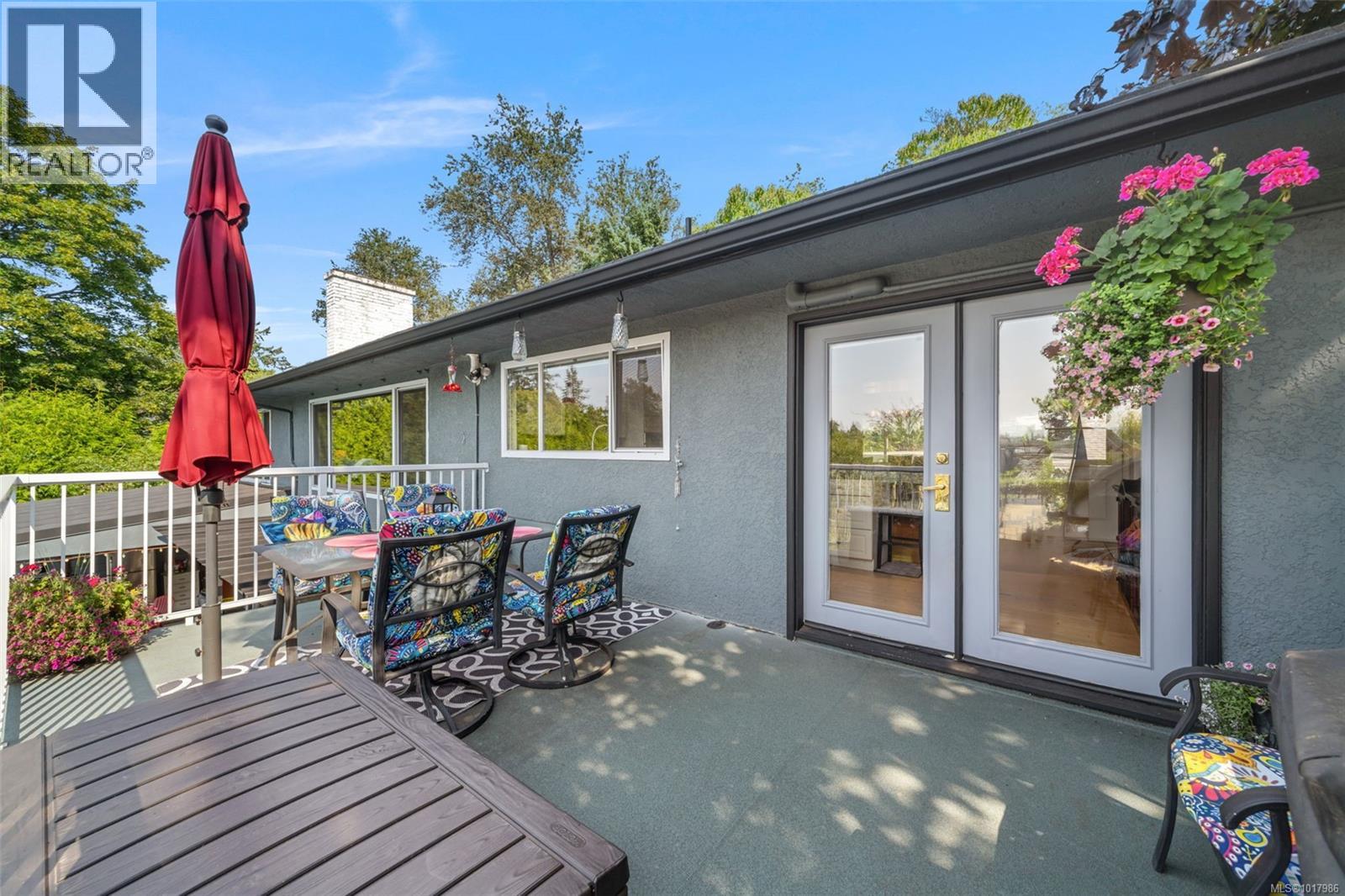 9168 West Saanich Rd, North Saanich
