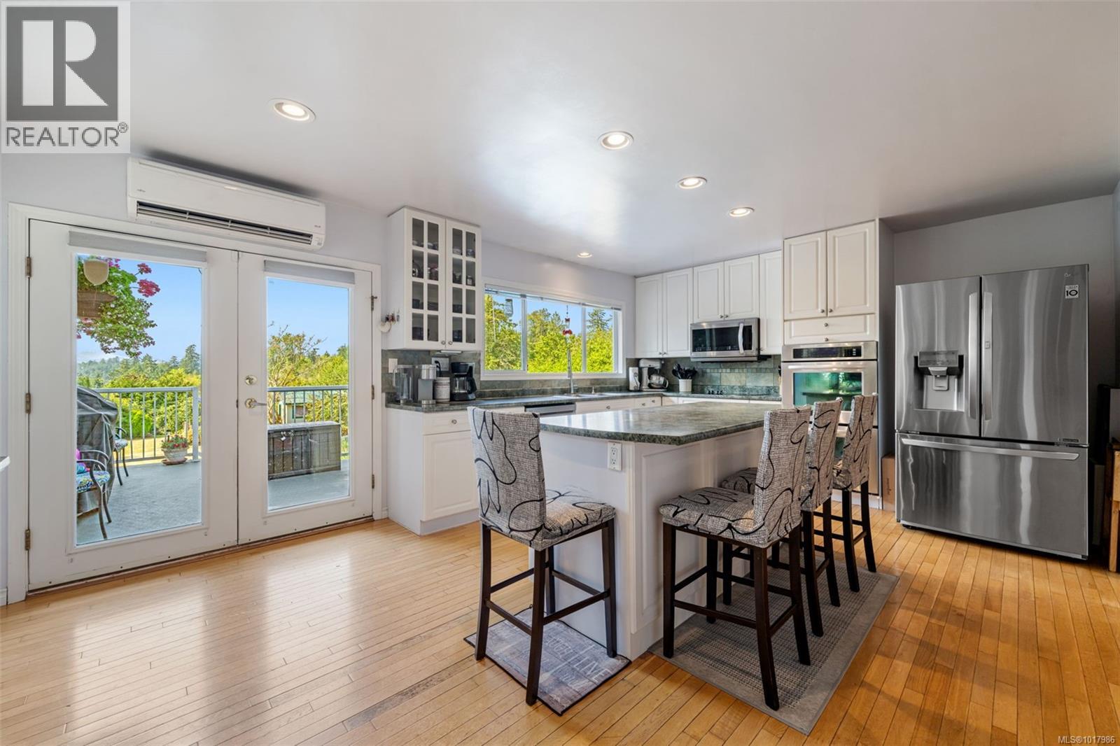 9168 West Saanich Rd, North Saanich
