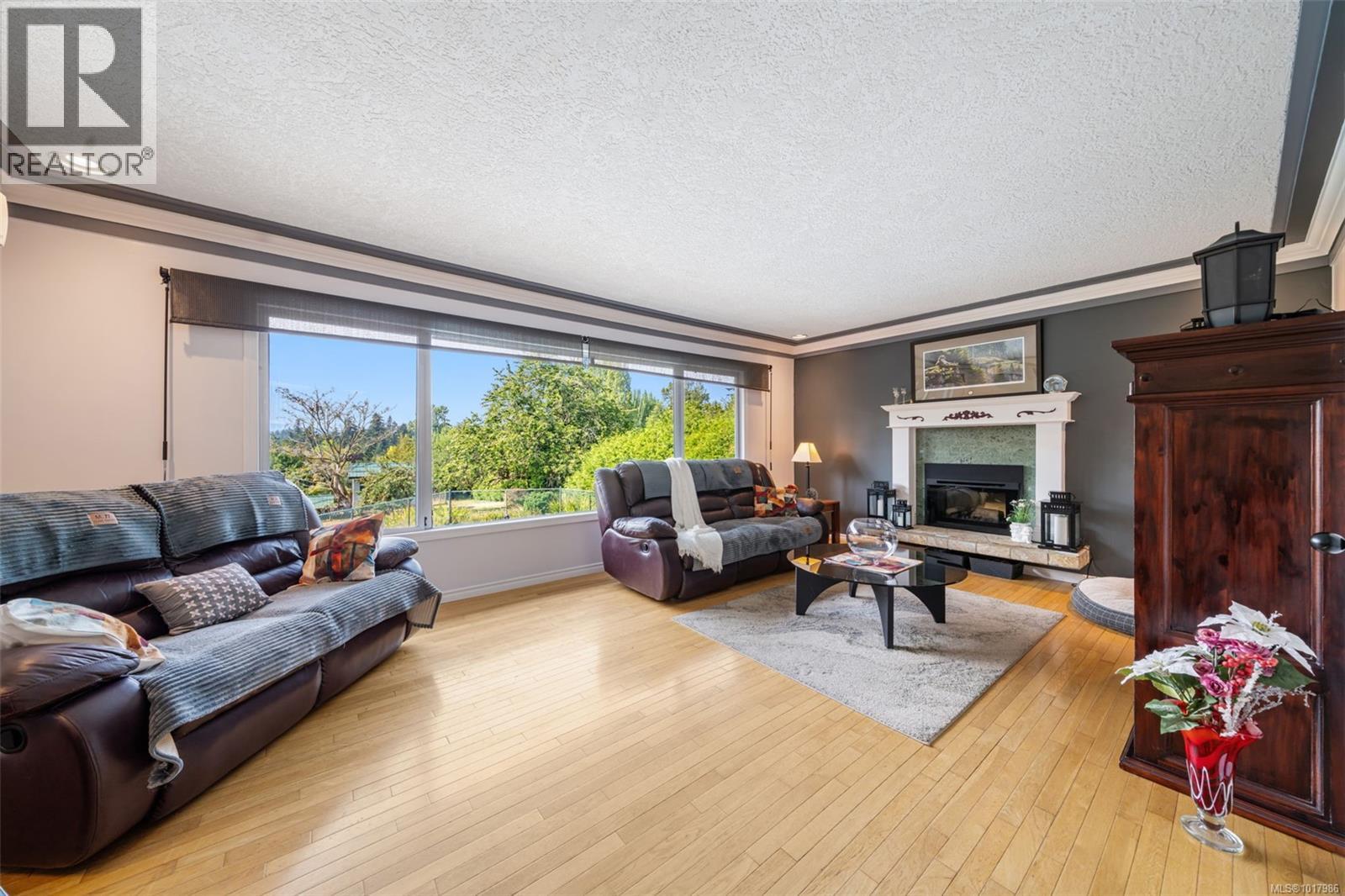 9168 West Saanich Rd, North Saanich
