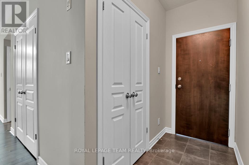 There are 2 convenient entrances to this unit