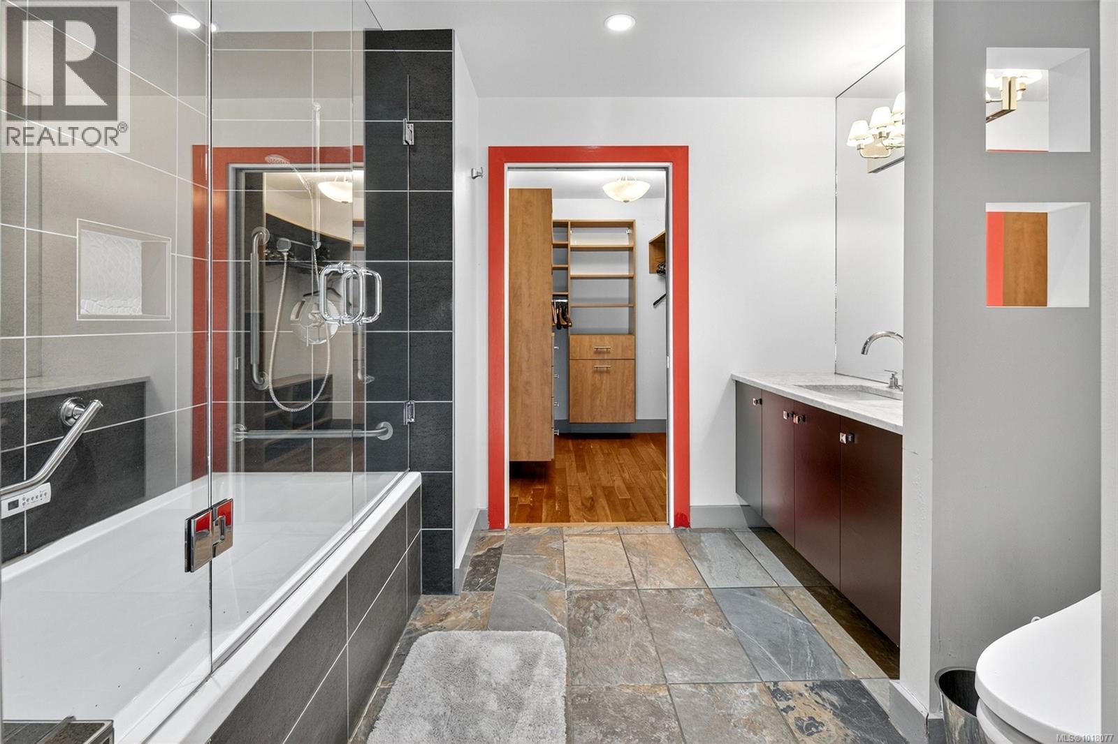 2200 Aldeane Avenue, Colwood