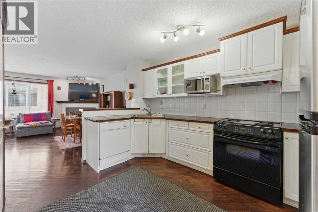 Single Family House for Sale in  Coral Cove NE Coral Springs Calgary 