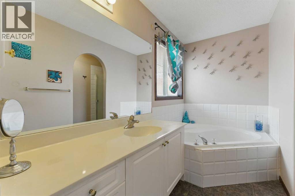 Single Family House for Sale in  Coral Cove NE Coral Springs Calgary 